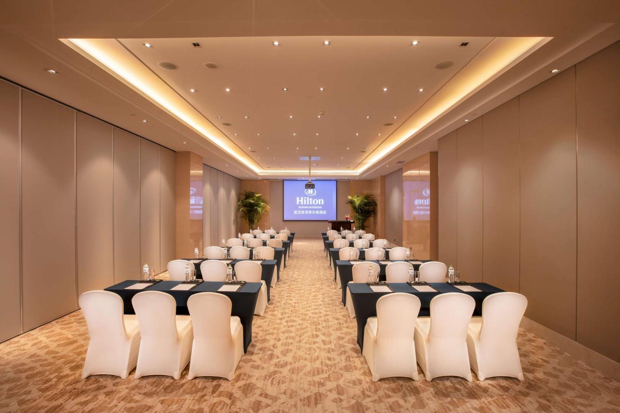 Hilton Wuhan Yangtze Riverside Zewnętrze zdjęcie