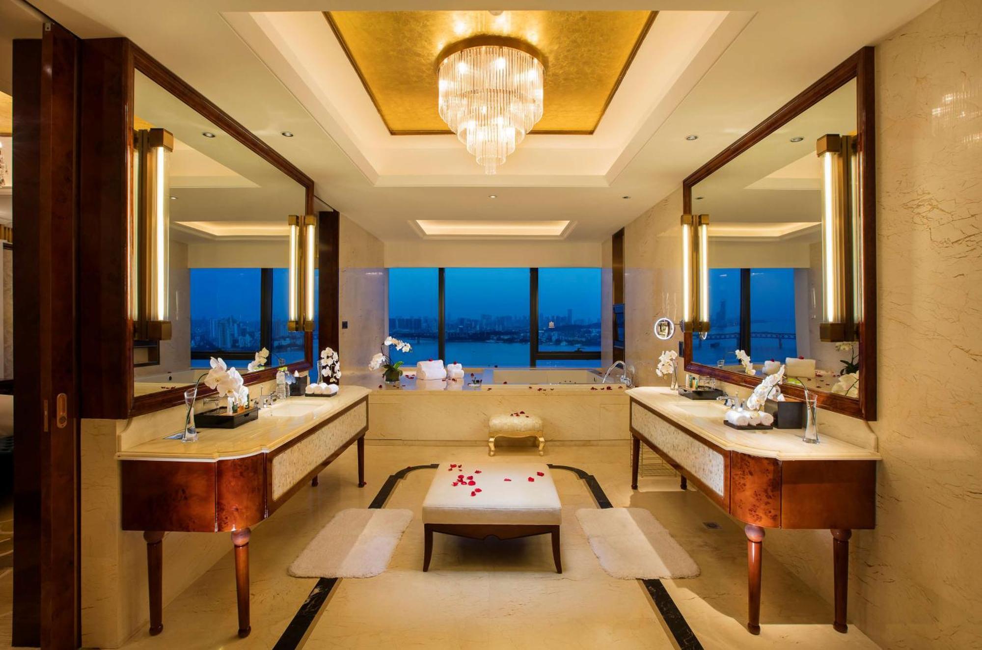 Hilton Wuhan Yangtze Riverside Zewnętrze zdjęcie