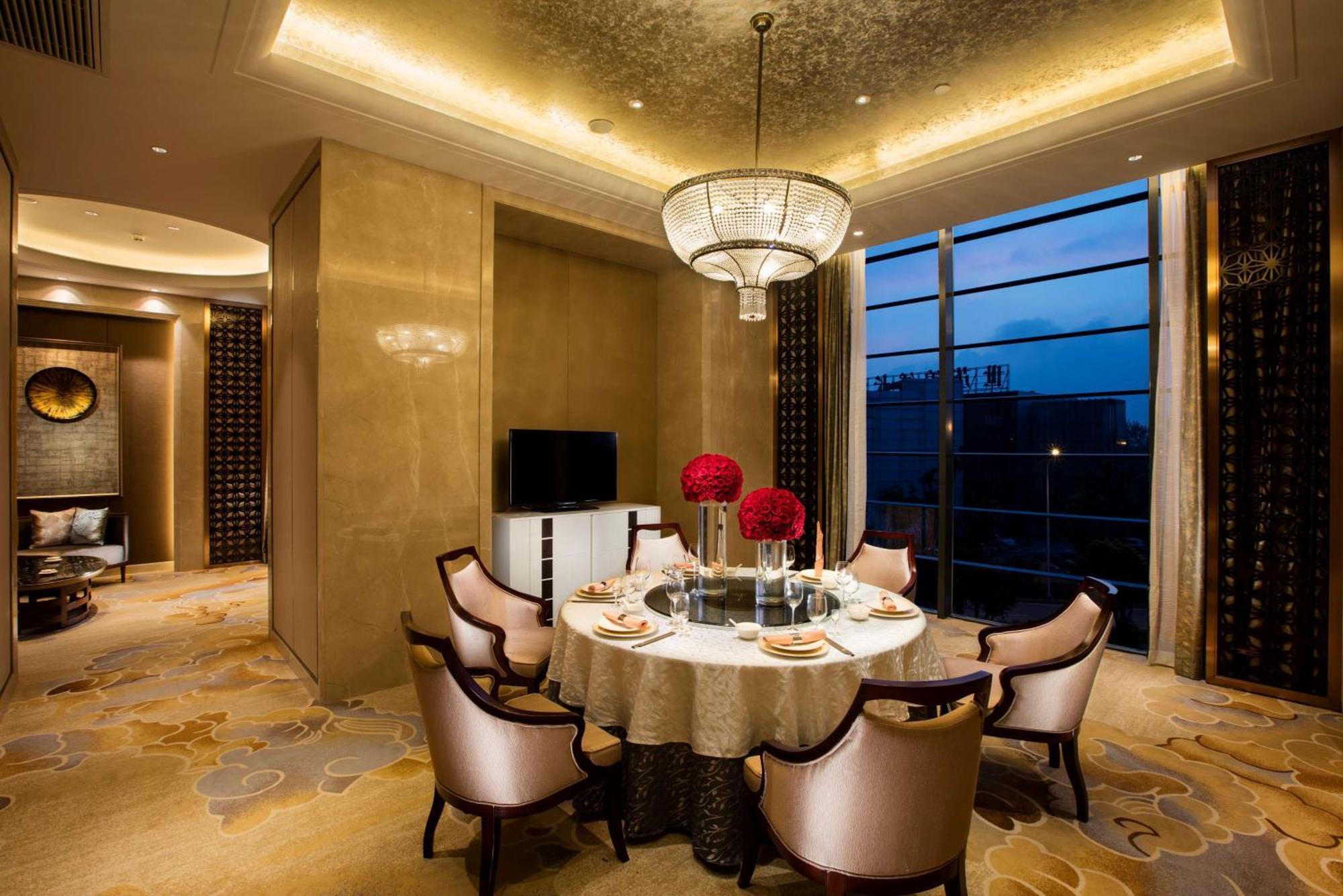 Hilton Wuhan Yangtze Riverside Zewnętrze zdjęcie