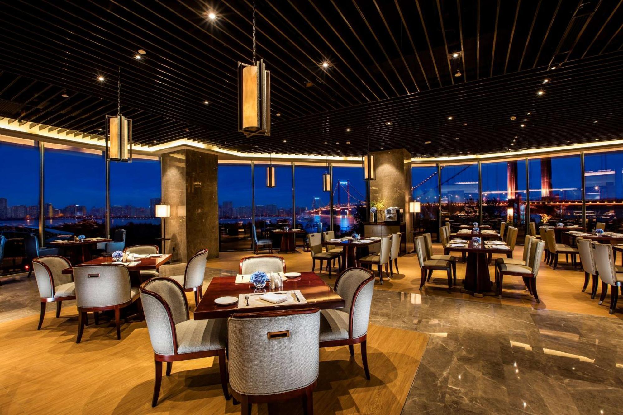 Hilton Wuhan Yangtze Riverside Zewnętrze zdjęcie