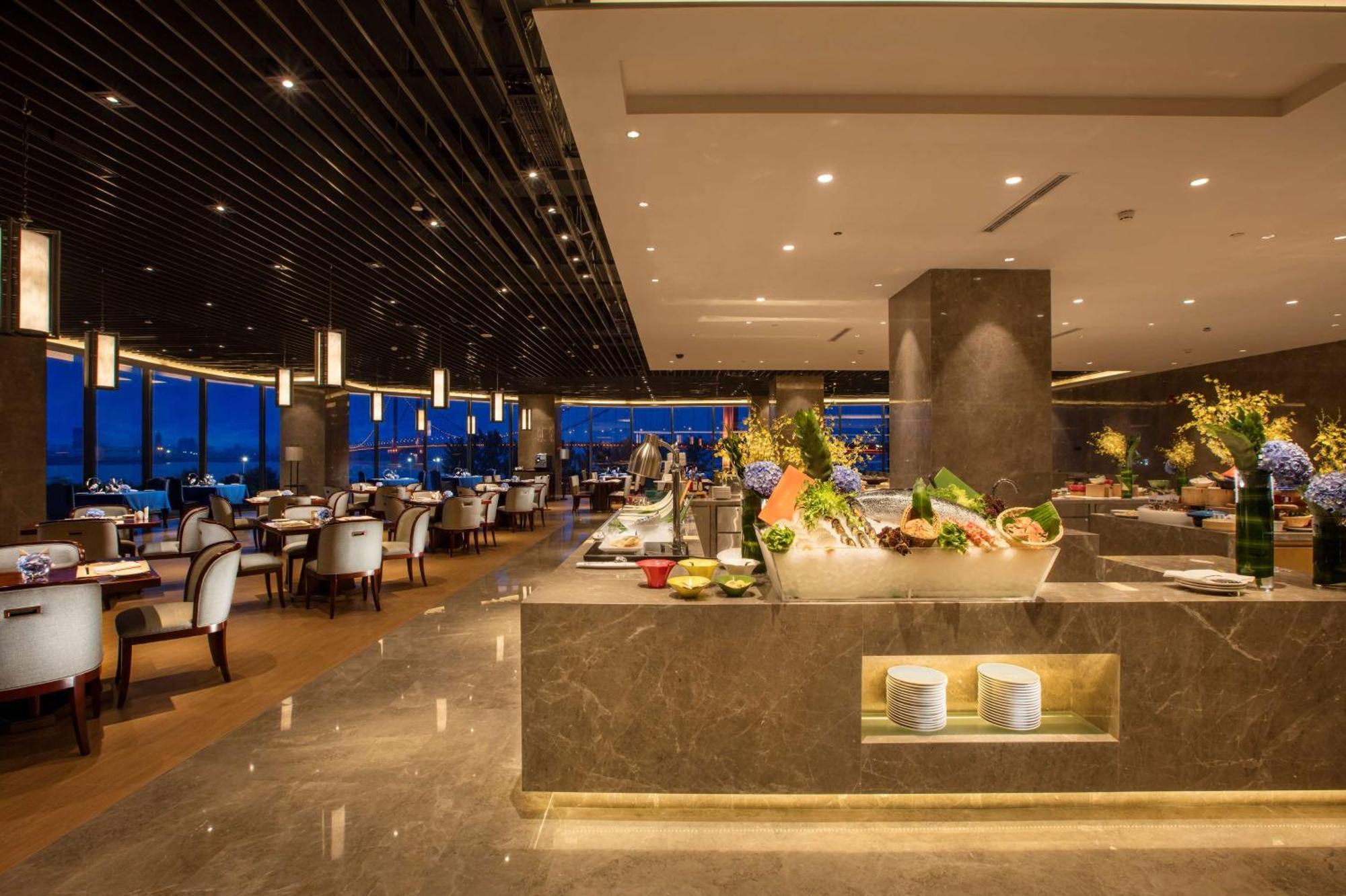 Hilton Wuhan Yangtze Riverside Zewnętrze zdjęcie